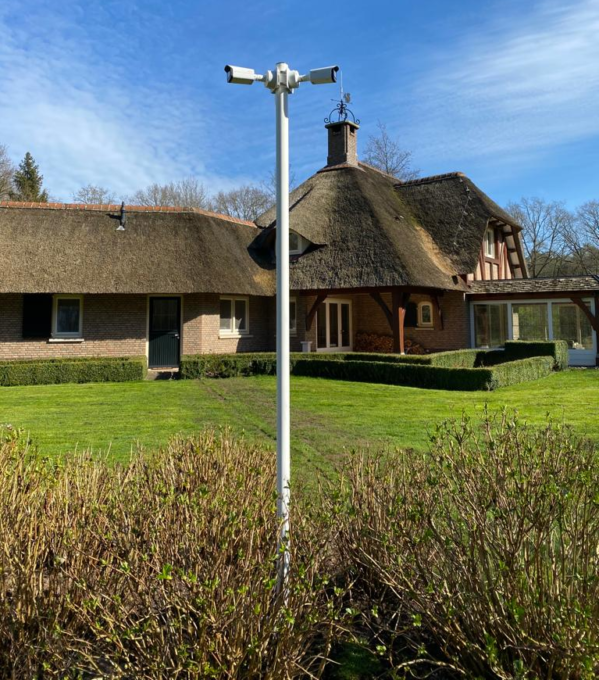 Cameramast bullet iSarkis Installatie camera mast door iSarkis
